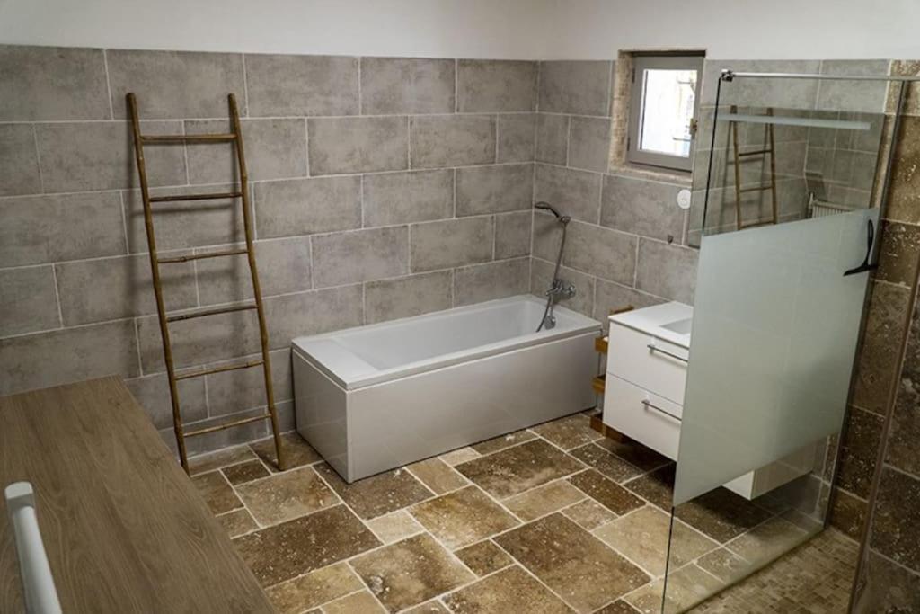 Charmant Rez De Villa Climatise Renove, 90M2 Avec Parking Cassis Exterior foto